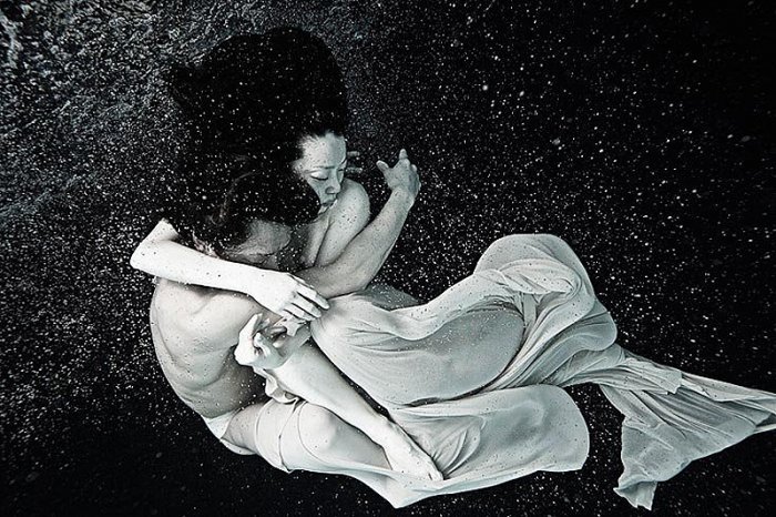 �������