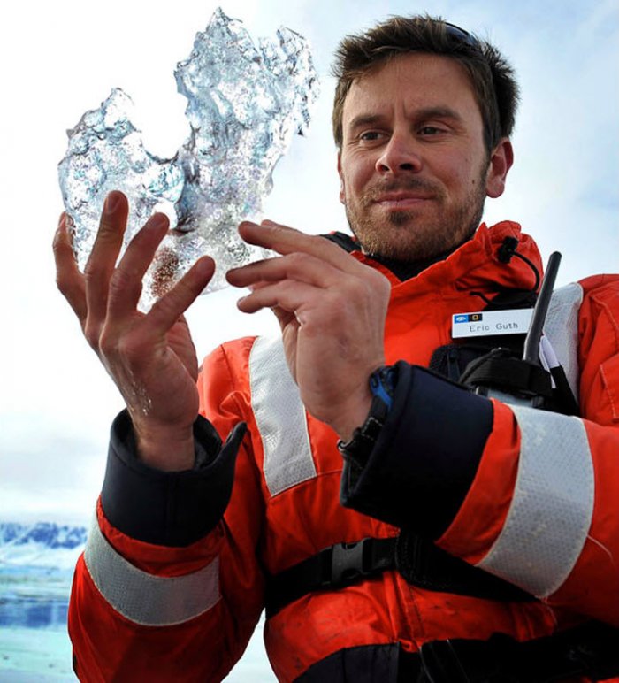 Подо льдом Подо льдом