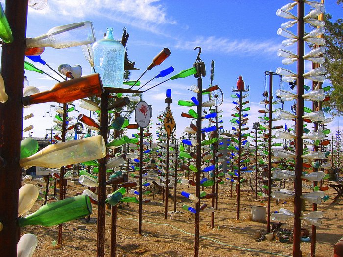 Игра света в бутылочном стекле Игра света в бутылочном стекле