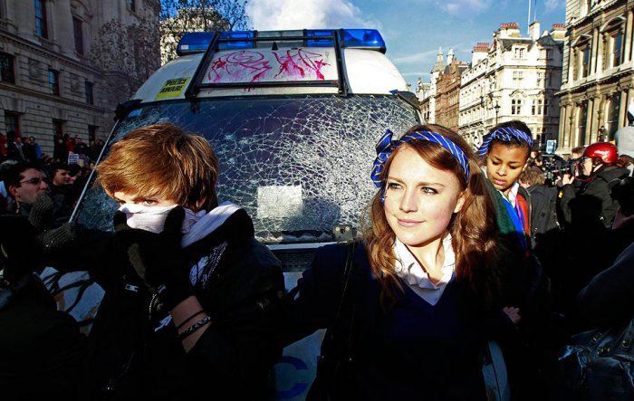 Студенческие беспорядки в Лондоне продолжаются Студенческие беспорядки в Лондоне продолжаются