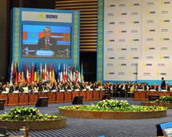 Казахстан попытается сблизить ислам и христианство Казахстан попытается сблизить ислам и христианство