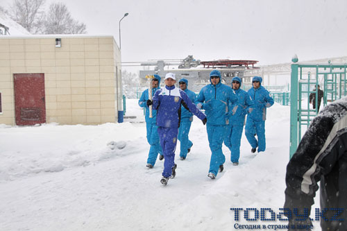 По улицам огонь носили По улицам огонь носили