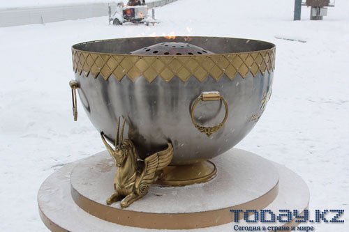 По улицам огонь носили По улицам огонь носили